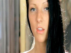 Venez découvrir cette beauté de 18 ans pour une expérience de