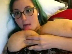 Mia Khalifa belle-mère montrant ses gros seins en direct webcam sur