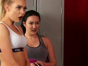 Des voyeurs britanniques humilient un mec avec de la branlette