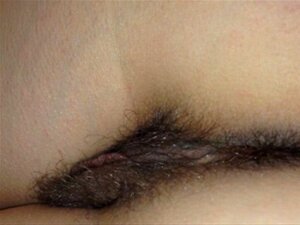 Je branle le cul et la chatte de ma femme. Je branle le cul et la