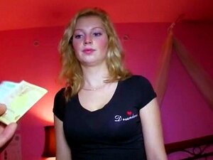 La nana européenne Maya se fait convaincre de baiser pour du fric