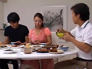 Découvrez cette cougar chinoise espiègle et insatiable qui prend les