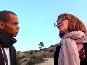 La mature française Amanda prouve à sa belle-fille qu'elle peut le