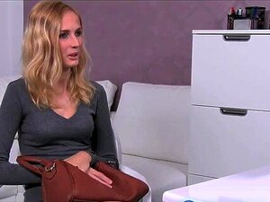 La blonde tchèque aime ça brutal dans une interview de casting