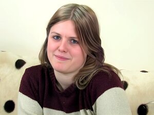 Zoe dans le film d'interview - AtkHairy, Zoe peut parler un peu plus