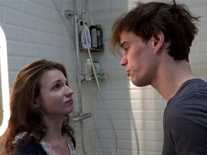 Vends ta copine - Elle se tape un concert. Cette ado veut aller à un