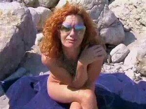 Femme au foyer rousse infidèle