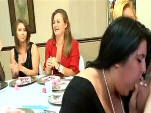 Fête de sperme avec des strip-teaseuses