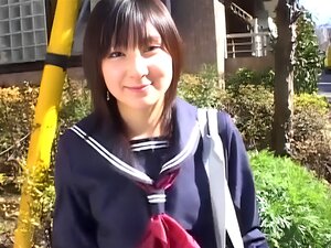 Découvrez le charme séduisant de Miu Nakamura dans ce porno japonais