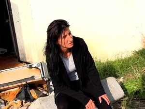 Chasseuse tzigane a baisé sa chatte mouillée
