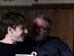 FamilyDick - Beau-père et beau-père empalent un twink en chaleur
