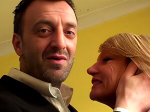 Mature BDSM britannique pagayée et baisée