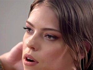 Pretty and Raw - La chaude Leah Lee se fait baiser par deux bites