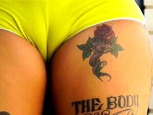 SURPRISE DE LA MAÎTRESSE RONDE EN SUEUR AVEC DES CULOTTES odorantes