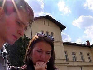 HUNT4K. Un cocu soumis regarde sa copine salope se faire baiser dur