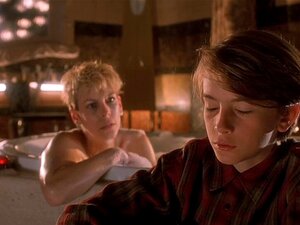 Jamie Lee Curtis nue - Mothers Boys - 1994. Jamie Lee Curtis dans le