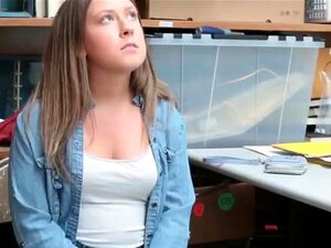 Brooke Bliss déshabillée et baisée durement