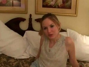 Sexe torride avec une petite débutante