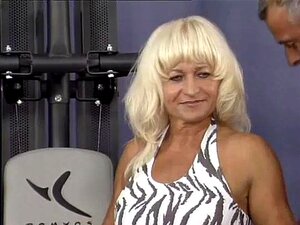 Maman musclée sexy a besoin d'une bonne baise