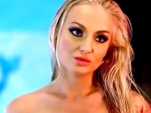 La blonde russe chaude Kayla Green laisse son maître-nageur la baiser