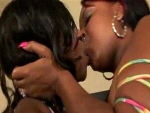 Amile Waters et Miss Suckable - Grosse fesse noire, lesbiennes jouent