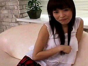 Yurika Goto en jupe courte se fait baiser dur dans la bouche plus