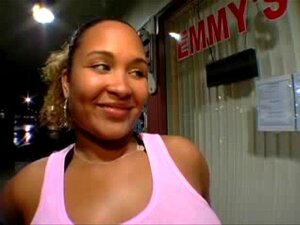 Sexy BBW latina se fait baiser
