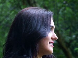 La nana de Blueeyes se fait éjaculer sur le visage en plein air. La