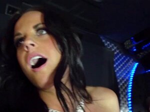 Des nymphes cfnm séduisantes se lancent dans une folle aventure de