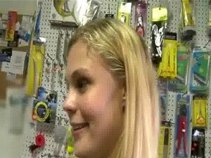 Sexy sauvage se fait payer pour baiser 10