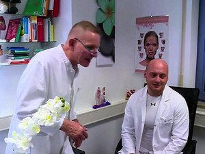 Natalie Hot a une demande spéciale pour notre clinique. Elle est