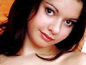 Jolie fille, beaux seins, chatte ouverte
