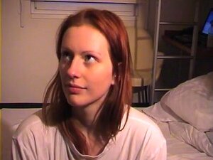 Première éjaculation faciale de Natascha devant une cam. Natascha se