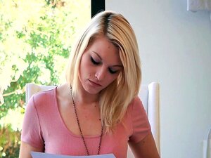Kayla Kayden, la voisine, se fait baiser fort