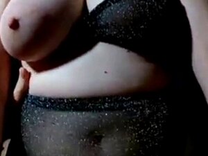 La MILF allemande Simone astique la bite du voisin et le baise. La