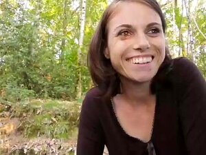 La beauté française sportive Daniella avec un magnifique anus trois