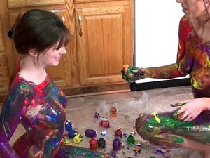 Les rousses tatouées Indigo et Lavande deviennent érotiques avec de