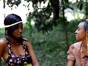Lesbo amateurs de 1ère heure assistent à un concert de musique afro