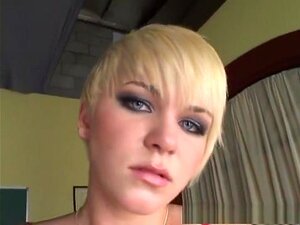 La pornstar fabuleuse Claudia Downs dans un clip anal interracial