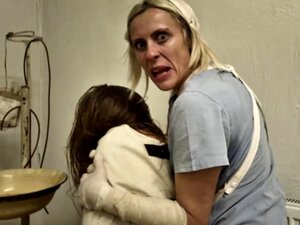 Sexe d'horreur dans un hôpital psychiatrique