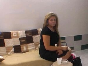 Fun en coulisses avec une blonde tchèque ronde