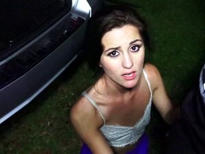 La bombe porno Renee Roulette baise un mec serviable