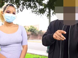 Petite amie infidèle découverte en public
