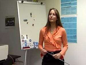 petites mignonnes se doigtant leurs chattes déshabillées devant la