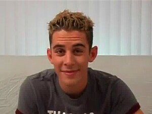 Porno gay Brady s'est levé et est allé chercher son