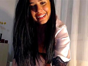 Voisine attirante avec un gode - à fond - sex cam s 34