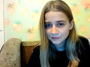 Masturbation de la blonde mignonne