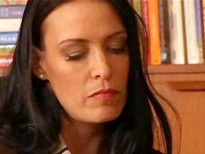 Dyanna Lauren Seth joue avec le Docteur