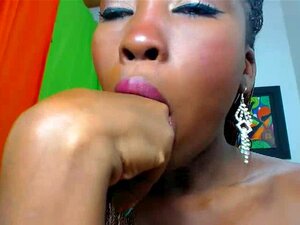 Salope daiana avale, crache dans une discussion