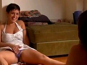 Plongez dans l'histoire envoûtante de colocataires explorant leurs